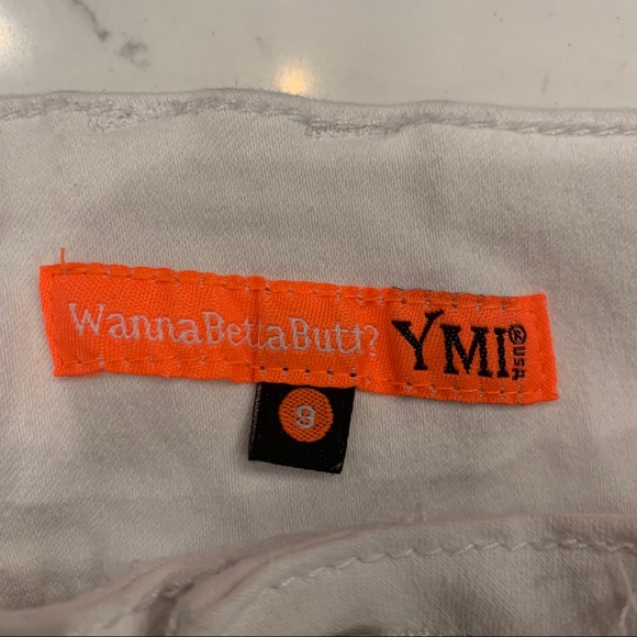 Booty Enhancing Capris - Picture 3 of 3